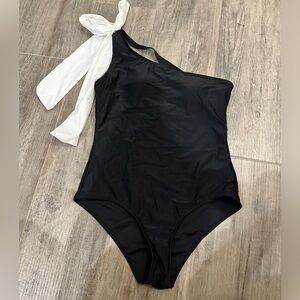 COPY - Women’s one piece swimsuit suit size large